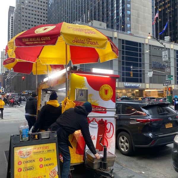 Photo taken at The Halal Guys by Michiel D. on 1/31/2024