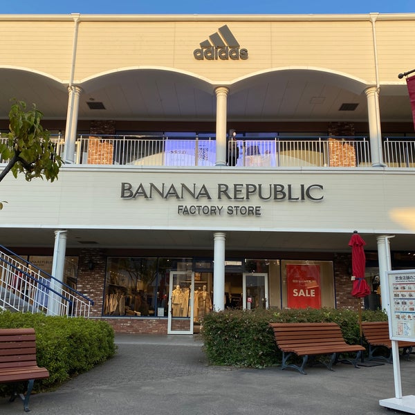 Banana Republic - Clothing Store in Osaka