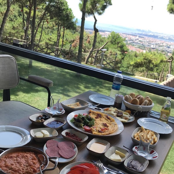 Foto diambil di Supra Çamlıca oleh Meshary M. pada 8/19/2019