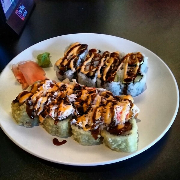 Снимок сделан в Rock-N-Roll Sushi - Trussville пользователем LaQueena S. 3/7/2014