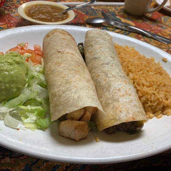 Foto tomada en El Ranchero Mexican Restaurant  por Lillian M. el 2/6/2020