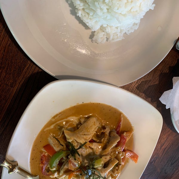 Foto tomada en BMG Thai-Asian Restaurant  por Lillian M. el 8/22/2019