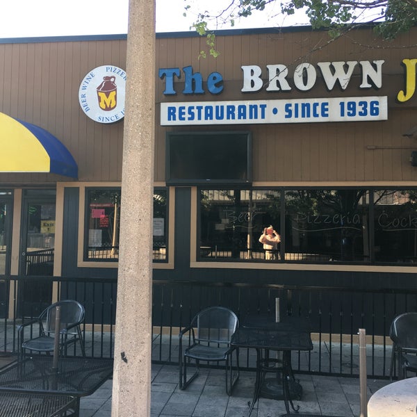 Foto tirada no(a) Brown Jug Restaurant por Doug S. em 8/21/2016