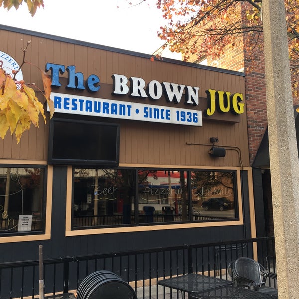 รูปภาพถ่ายที่ Brown Jug Restaurant โดย Doug S. เมื่อ 11/27/2016