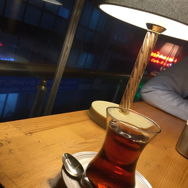 รูปภาพถ่ายที่ Medcezir Cafe &amp; Restaurant โดย Kübra D. เมื่อ 1/27/2018
