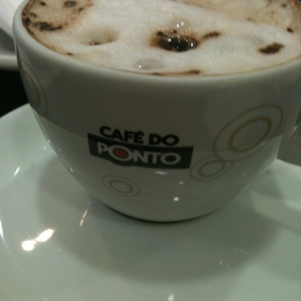 รูปภาพถ่ายที่ Café do Ponto โดย Erika S. เมื่อ 2/24/2013