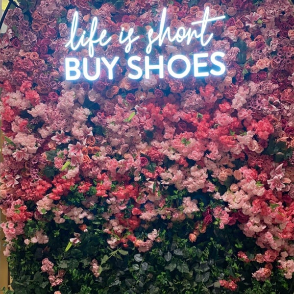 Photo taken at Level Shoes by دانـا on 12/30/2021