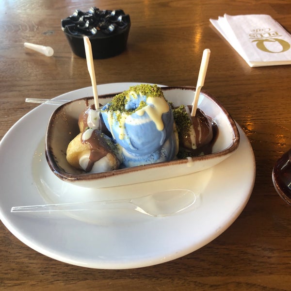 10/3/2019にMurat G.がQplus Cafe &amp; Restaurantで撮った写真