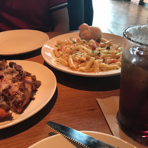 Photo taken at BJ&#39;s Restaurant &amp; Brewhouse by Reggie C. on 5/13/2018