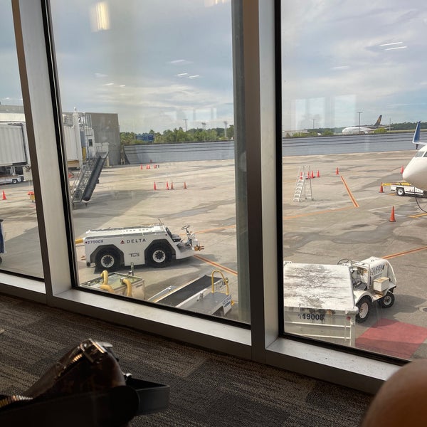 7/4/2022 tarihinde Reggie C.ziyaretçi tarafından Pensacola International Airport (PNS)'de çekilen fotoğraf