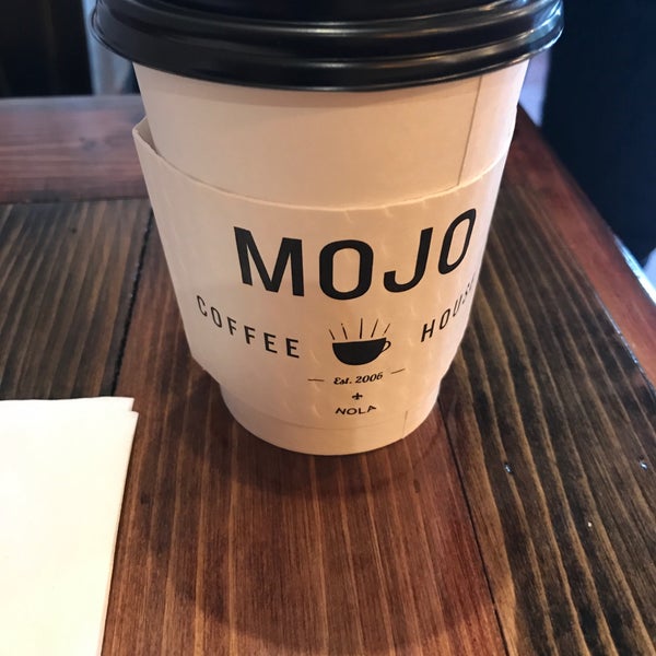 4/21/2018 tarihinde Reggie C.ziyaretçi tarafından Mojo Coffee House'de çekilen fotoğraf