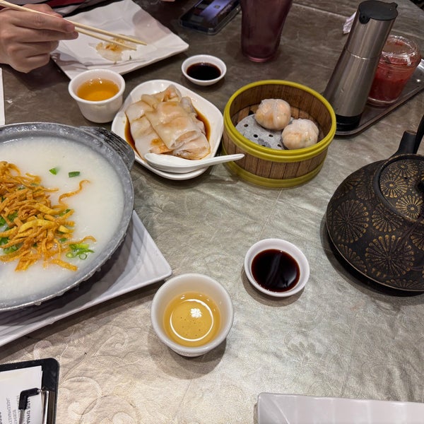 Снимок сделан в Jade Dynasty Seafood Restaurant пользователем Reggie C. 2/24/2024