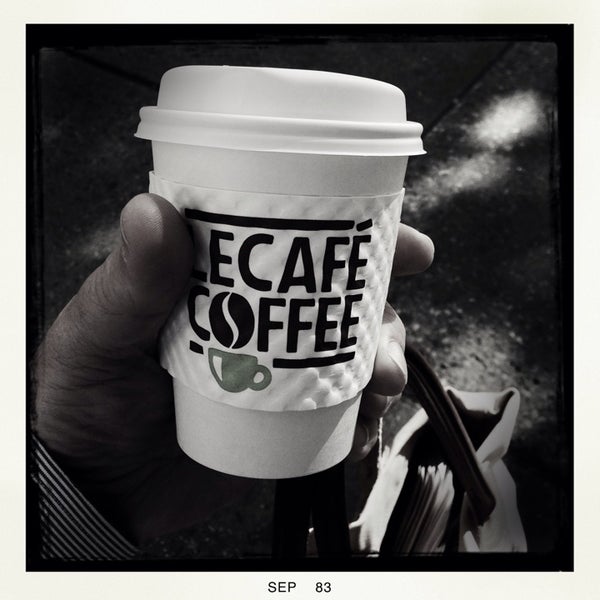 รูปภาพถ่ายที่ Le Café Coffee โดย John C. เมื่อ 9/25/2013