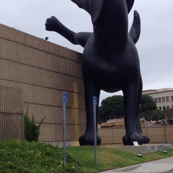 5/24/2014 tarihinde Liz H.ziyaretçi tarafından Orange County Museum of Art'de çekilen fotoğraf