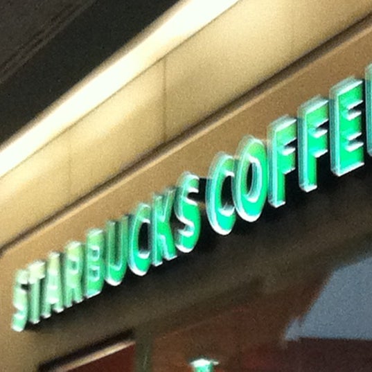 รูปภาพถ่ายที่ Starbucks โดย João Gomes Martins เมื่อ 10/18/2012