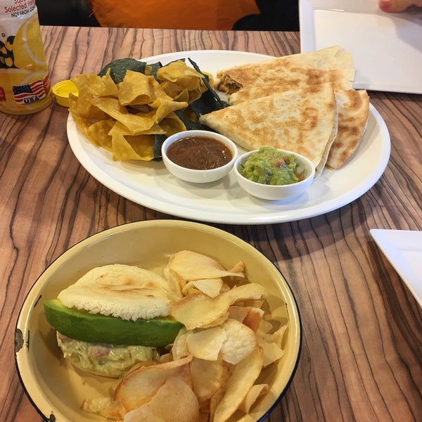 8th Street Latinas Pictures