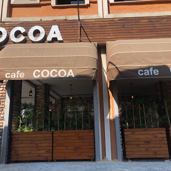 Foto diambil di Cafe Cocoa oleh . .. pada 6/22/2019