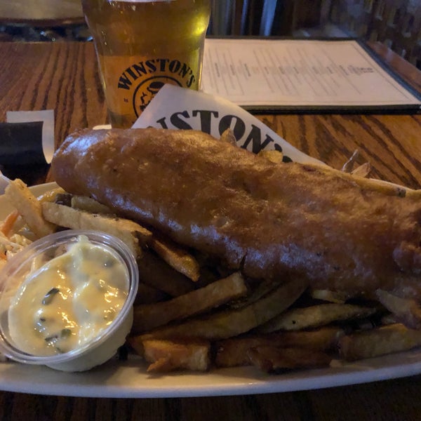 Try the fish and chips. Lots of beer choices available.