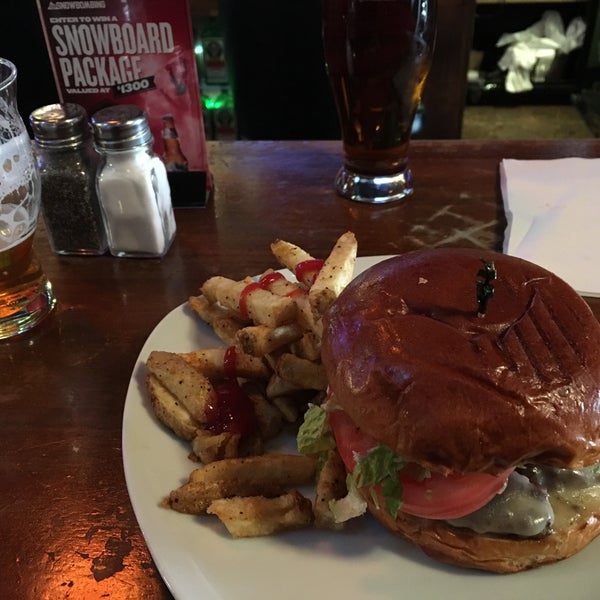 Followed a trail to Yaggers's for a good selection of draft, a friendly but extremely busy server and a great tasting home made burger. If only there was something like this in my neighbourhood