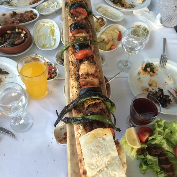 Foto tirada no(a) Adanalı Hasan Kolcuoğlu Restaurant por Güler Ö. em 11/11/2014