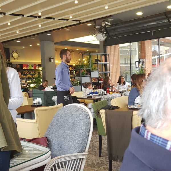 Photo taken at Peliza Cafe &amp; Restaurant by Şükrü B. on 2/4/2018