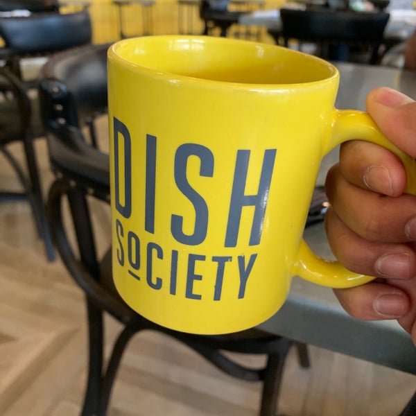 Das Foto wurde bei Dish Society von SH am 8/30/2019 aufgenommen