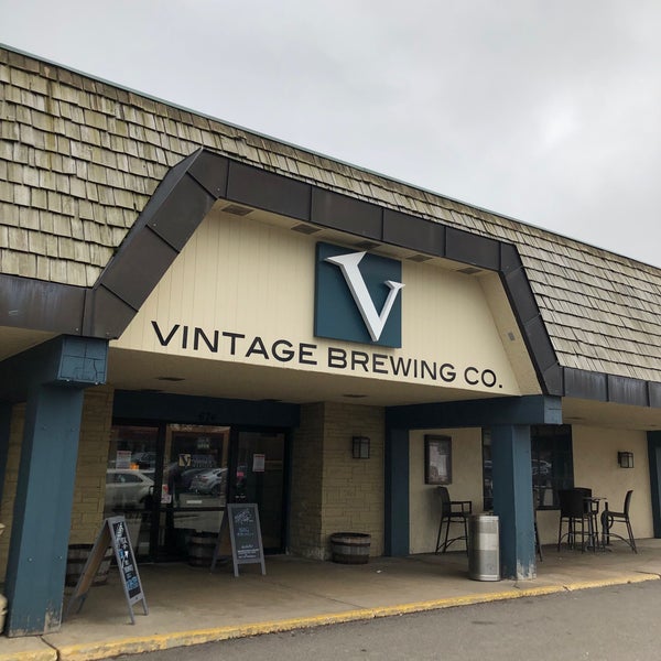 Foto tirada no(a) Vintage Brewing Co. por Scott B. em 5/1/2022