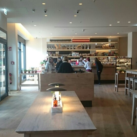 Photo taken at Vapiano by Mario W. on 4/3/2015