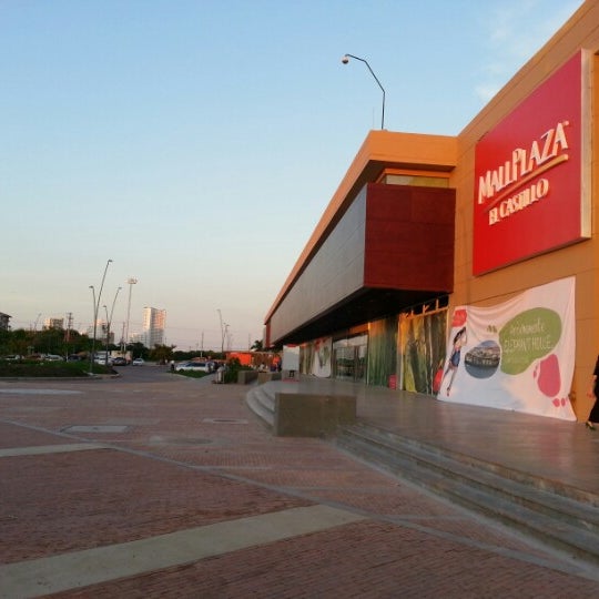 รูปภาพถ่ายที่ Mall Plaza El Castillo โดย Efrain H. เมื่อ 12/5/2012