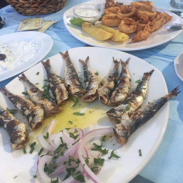 Снимок сделан в Agkyra Fish Restaurant пользователем K&amp;KOÇ 8/2/2017