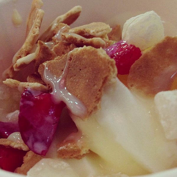 Photo taken at Fruttela Frozen Yogurt by Amanda H. on 7/14/2013