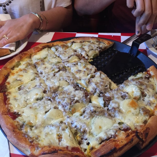 6/27/2015에 Mustafa Taha D.님이 Willington Pizza House에서 찍은 사진