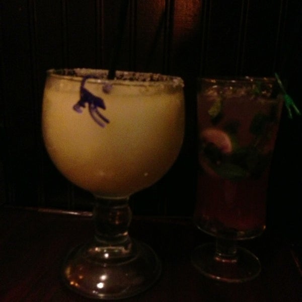 Foto scattata a Vida Loca&#39;s Mexican Bar And Grill da Olivia F. il 1/31/2013