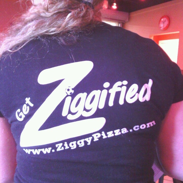Foto tomada en Ziggy&#39;s Pizza Restaurant And Sports Bar  por Tom B. el 10/9/2013