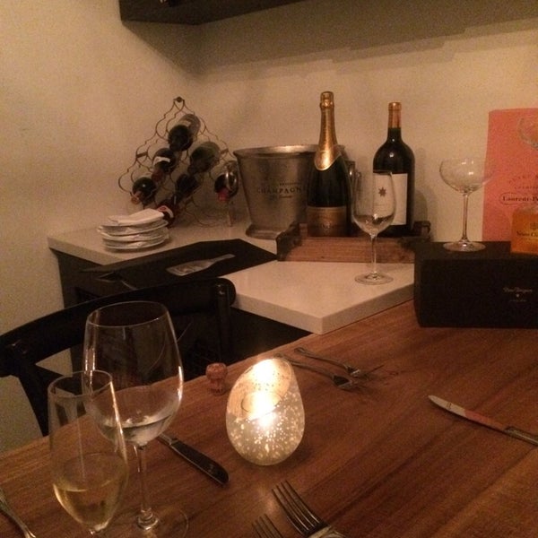 Das Foto wurde bei Encore Champagne Bar &amp; Dining Room von Leila P. am 3/24/2014 aufgenommen