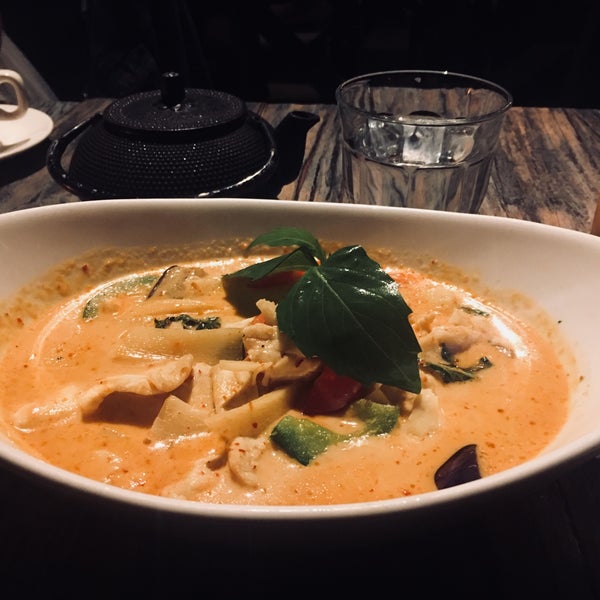 Red curry and the clay bowl is awesome!