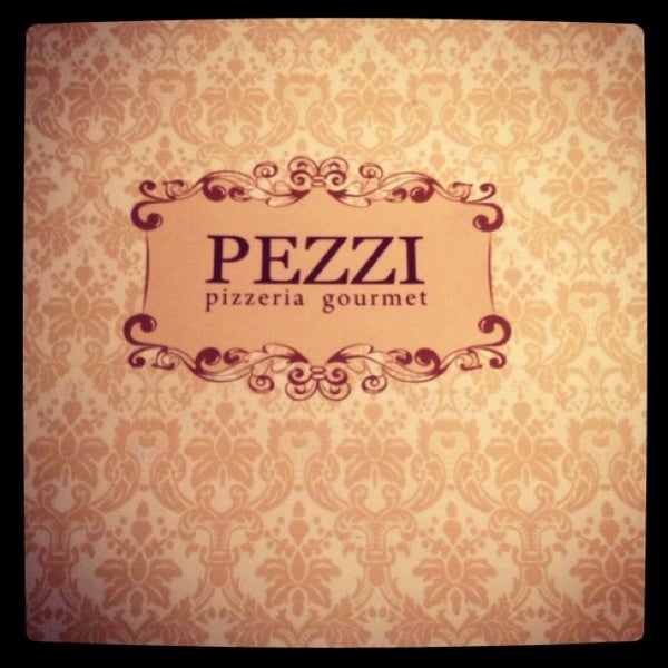 รูปภาพถ่ายที่ Pezzi Pizzeria Gourmet โดย Rachel B. เมื่อ 1/10/2013