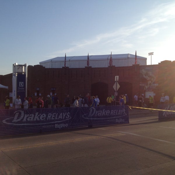 Foto diambil di Drake Stadium oleh Christian B. pada 4/28/2013