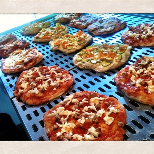 Foto tirada no(a) pizza @steba - asporto &amp; taglio por @steba em 5/14/2014