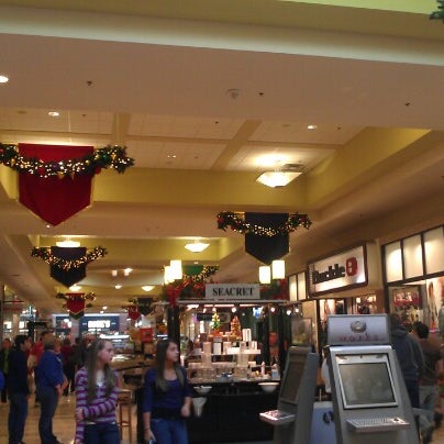 Foto diambil di Fayette Mall oleh Melissa W. pada 12/30/2012