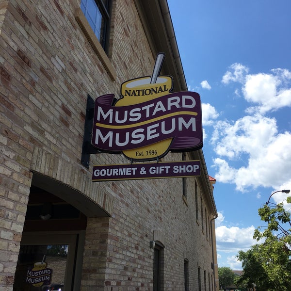 Das Foto wurde bei National Mustard Museum von Casey B. am 7/7/2017 aufgenommen