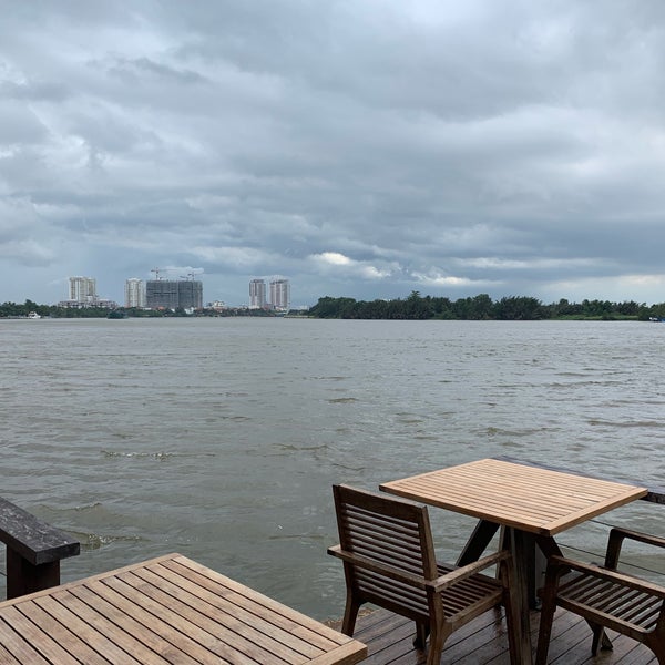Foto tirada no(a) The Deck Saigon por Sriram I. em 6/29/2019