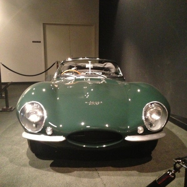 Снимок сделан в Petersen Automotive Museum пользователем Warren H. 4/21/2013