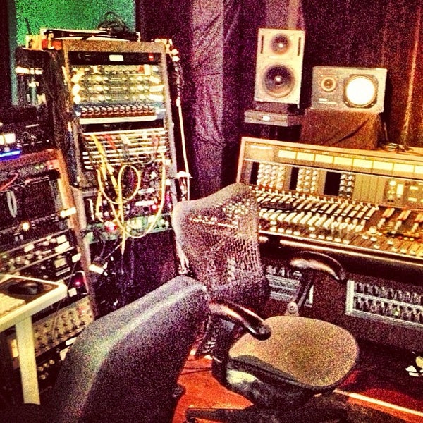 10/7/2013にWarren H.がSwing House Studiosで撮った写真