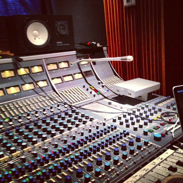 2/19/2013にWarren H.がSwing House Studiosで撮った写真