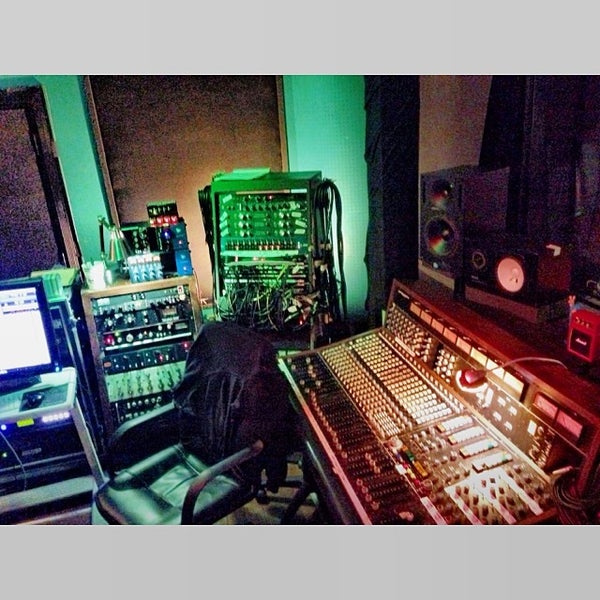 12/18/2013にWarren H.がSwing House Studiosで撮った写真