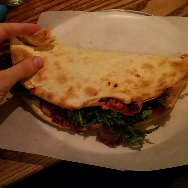 11/1/2017 tarihinde Serafina K.ziyaretçi tarafından Patxi’s Pizza'de çekilen fotoğraf