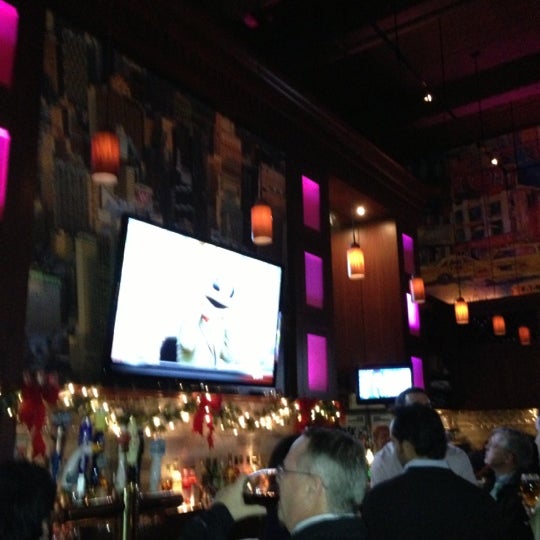 11/30/2012 tarihinde Gary S.ziyaretçi tarafından Ashton&#39;s Alley Sports Bar'de çekilen fotoğraf