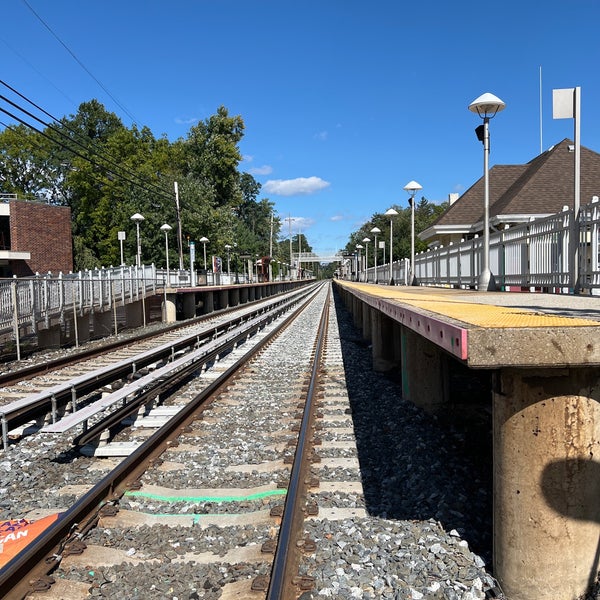 LIRR Little Neck Station Little Neck Pkwy & 39th Rd
