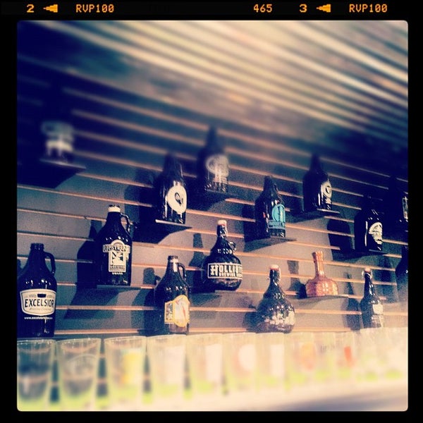 Foto scattata a Beer Dabbler Store da Scott D. il 10/18/2012